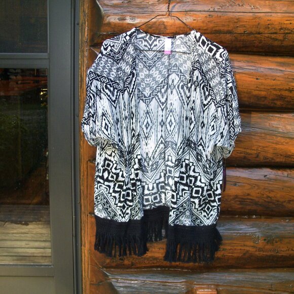 NWT Geo Native Southwestern Print Short Sleeve Fringe Cardigan Cover Up Top SZ L - Picture 1 of 2